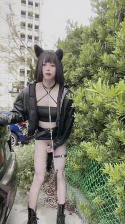 cd莉塔喵：大白天在停车场自慰真的好刺激， 已经爱上这种感觉了，有人想要玩弄我的小鸡吧吗 截图14