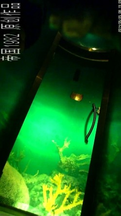 夜场酒吧女厕正面镜头偸拍各种时尚小姐姐方便 赏脸赏逼 截图1