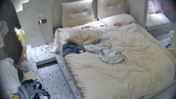 酒店偷拍连续几天入住麻花辫反差眼镜学妹换穿旗袍和泳衣变着法的勾引 男友和她做爱 截图1