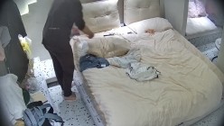 酒店偷拍连续几天入住麻花辫反差眼镜学妹换穿旗袍和泳衣变着法的勾引 男友和她做爱 截图3