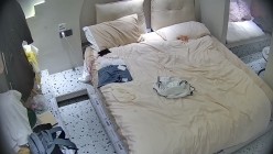 酒店偷拍连续几天入住麻花辫反差眼镜学妹换穿旗袍和泳衣变着法的勾引 男友和她做爱 截图6
