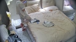 酒店偷拍连续几天入住麻花辫反差眼镜学妹换穿旗袍和泳衣变着法的勾引 男友和她做爱 截图8