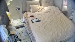酒店偷拍连续几天入住麻花辫反差眼镜学妹换穿旗袍和泳衣变着法的勾引 男友和她做爱 截图12