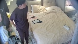 酒店偷拍连续几天入住麻花辫反差眼镜学妹换穿旗袍和泳衣变着法的勾引 男友和她做爱 截图13