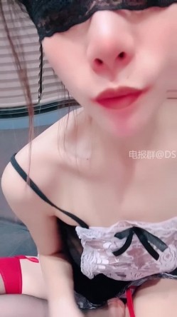 ️骚浪母狗【妮妮老师】熟妇情趣网袜塞跳蛋裸舞口爆大力猛操 截图3