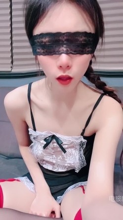 ️骚浪母狗【妮妮老师】熟妇情趣网袜塞跳蛋裸舞口爆大力猛操 截图6