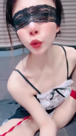 ️骚浪母狗【妮妮老师】熟妇情趣网袜塞跳蛋裸舞口爆大力猛操 截图10