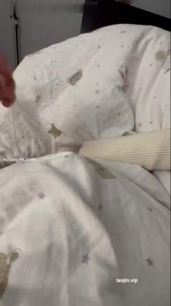 大神约炮高价泄密，【核弹】，清纯04年小妹妹，完整版约啪2，露脸特写插入细节 截图13