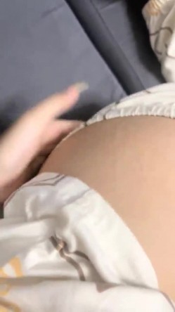 推荐！梦中情人~童颜女神~【京鱼儿】道具肛塞~户外露奶 截图3
