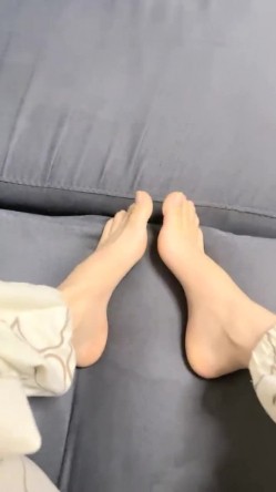 推荐！梦中情人~童颜女神~【京鱼儿】道具肛塞~户外露奶 截图4