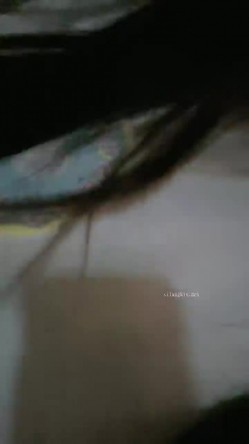 推荐！校花女神~她好骚啊~【乖】户外喷尿~自慰~跑到公共厕所喷尿，小公园扣逼~城里人真会玩 截图2