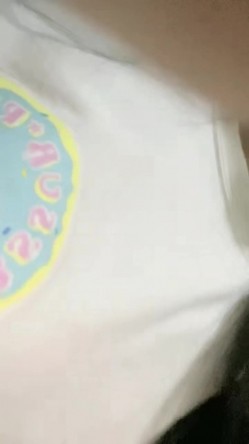 推荐！校花女神~她好骚啊~【乖】户外喷尿~自慰~跑到公共厕所喷尿，小公园扣逼~城里人真会玩 截图8