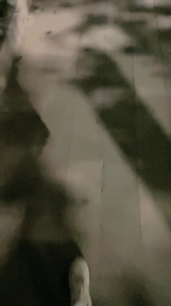 推荐！校花女神~她好骚啊~【乖】户外喷尿~自慰~跑到公共厕所喷尿，小公园扣逼~城里人真会玩 截图12