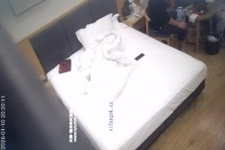 天眼酒店偷拍娇小甜美美女被男炮友放腿上抱着操穴 截图8