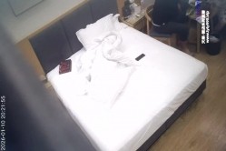 天眼酒店偷拍娇小甜美美女被男炮友放腿上抱着操穴 截图9