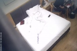 天眼酒店偷拍娇小甜美美女被男炮友放腿上抱着操穴 截图10