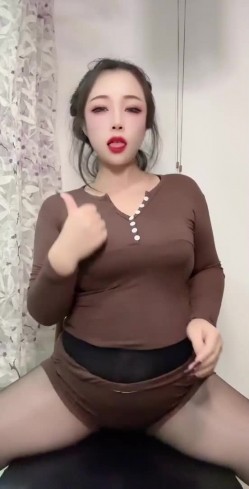 快手颜值少妇【完全无视】颜值肥臀，自慰诱惑，卡点广场舞 截图15