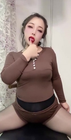 快手颜值少妇【完全无视】颜值肥臀，自慰诱惑，卡点广场舞 截图16