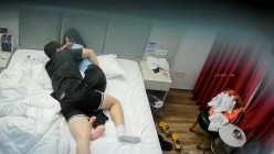 酒店偷拍稀有台流出 ️高颜值小仙女和健硕男友激情做爱两次男友鸡巴又粗又长操的小仙女大喊受不了 截图1