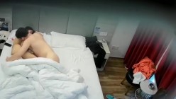 酒店偷拍稀有台流出 ️高颜值小仙女和健硕男友激情做爱两次男友鸡巴又粗又长操的小仙女大喊受不了 截图10
