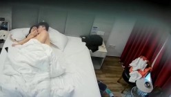 酒店偷拍稀有台流出 ️高颜值小仙女和健硕男友激情做爱两次男友鸡巴又粗又长操的小仙女大喊受不了 截图16