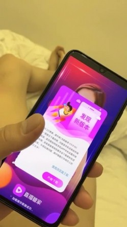 专业良家收割机，【爱情故事】，给自己老公都没这样子搞过，偷情的时候倒是挺骚，两个美少妇出轨 截图6