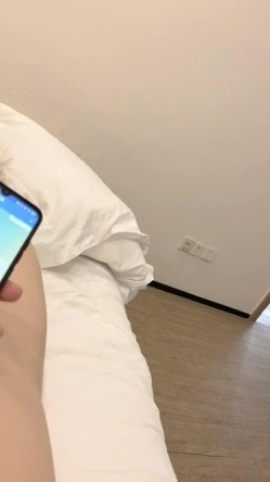 专业良家收割机，【爱情故事】，给自己老公都没这样子搞过，偷情的时候倒是挺骚，两个美少妇出轨 截图11