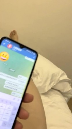 专业良家收割机，【爱情故事】，给自己老公都没这样子搞过，偷情的时候倒是挺骚，两个美少妇出轨 截图12