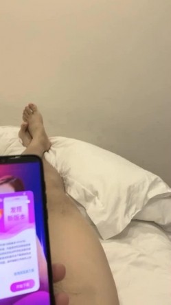 专业良家收割机，【爱情故事】，给自己老公都没这样子搞过，偷情的时候倒是挺骚，两个美少妇出轨 截图13