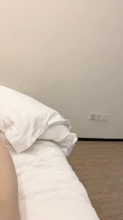 专业良家收割机，【爱情故事】，给自己老公都没这样子搞过，偷情的时候倒是挺骚，两个美少妇出轨 截图16
