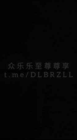 专攻高颜值网红台湾泡良大神「郑原创」FO私拍，宜兰D奶打工换宿妹，穿着黑色V领上衣，乳房若隐若现，完美胸型当然要射奶上 截图11