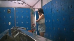 国内【水上乐园】换衣间沐浴区近景偷拍 美女如云淋浴换衣好身材一览无余 截图2