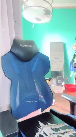 阿系36G爆乳御姐 饥渴难耐插的蝴蝶穴骚逼直冒白浆！对着窗外道具插逼揉玩大奶猛捅深插白浆流出特写 截图8