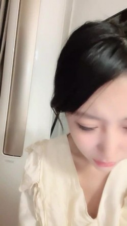 音乐才女 ️极品模特身材【恩惠】持续放飞中~高价收费揉奶扒B任君赏 ️看得鸡儿硬一晚上！ 截图9
