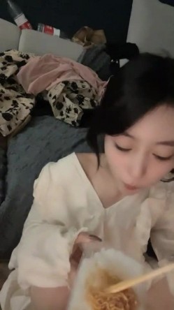 音乐才女 ️极品模特身材【恩惠】持续放飞中~高价收费揉奶扒B任君赏 ️看得鸡儿硬一晚上！ 截图16