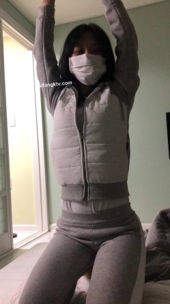 屌丝女神有钱人小母狗！颜值在线清高拜金露脸美女大学生被金主包养，日常各种不雅性爱自拍流出 截图3