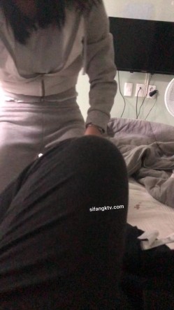 屌丝女神有钱人小母狗！颜值在线清高拜金露脸美女大学生被金主包养，日常各种不雅性爱自拍流出 截图15