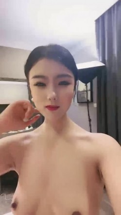 【 奶球的球迷车模闺蜜】无套操得乳浪迭起，菊花破处，连续内射高潮不断，简直就是一场性爱 截图6