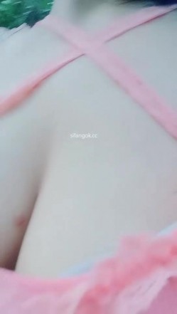 【小狐仙】眼镜御姐 巨乳美女 户外公园跳蛋道具抽插 开档丝袜大长腿插沟搭男技师 抠逼 截图3