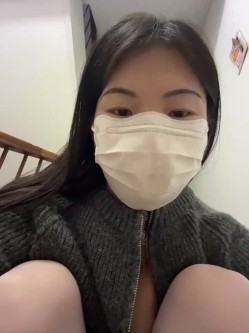 G奶御姐【珊珊yyds】身穿开档性感丝袜在楼梯间 门口 卫生间 大黑牛大鸡巴跳弹自慰 喷水 截图16