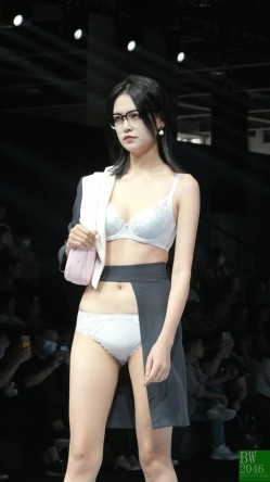 2023.广州内衣展模特特写 截图6