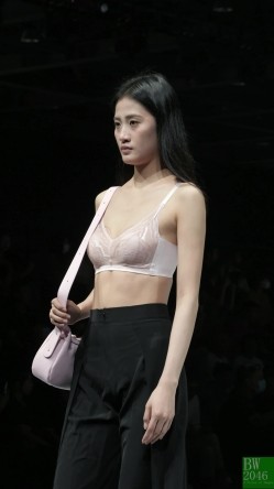 2023.广州内衣展模特特写 截图11