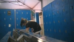 国内【水上乐园】换衣间沐浴区近景偷拍 美女如云淋浴换衣好身材一览无余 截图12