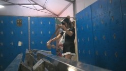 国内【水上乐园】换衣间沐浴区近景偷拍 美女如云淋浴换衣好身材一览无余 截图16