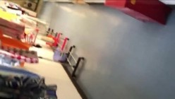 宿管老师又来查寝,看到没穿衣服的女孩子就要过去捏一下她们的乳头,摸一下她们的小穴,最后走的时候还把阳台上晒的胸罩拿走了一个 截图10
