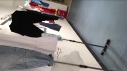 宿管老师又来查寝,看到没穿衣服的女孩子就要过去捏一下她们的乳头,摸一下她们的小穴,最后走的时候还把阳台上晒的胸罩拿走了一个 截图11