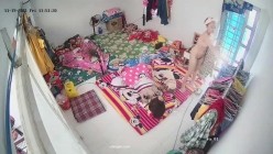 10月最新流出【破解摄像头】 ️监控下的女生宿舍日常洗澡换衣服 截图5