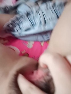 露脸极品反差女大生，高颜值女神级别【雪儿】私拍，穿衣和脱衣判若两人，放尿车震道具自摸被金主无套各种输出 截图5