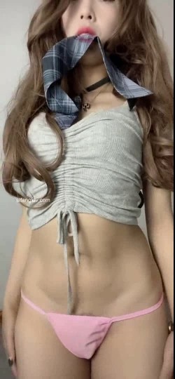 快手颜值御姐【阿燕(貂蝉姐姐)】激情裸舞，大尺度自慰，大胆掰逼 截图7