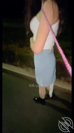 海角泡良大神『强上女房东』钻石收费帖合集，性感少妇房东两天操五次 不仅在摩天轮上操，连吃饭都要内射一发 截图14